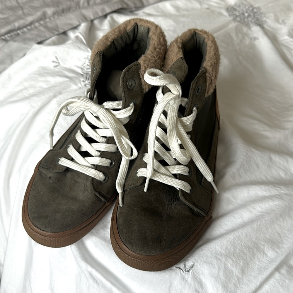 Old navy size 3 boots